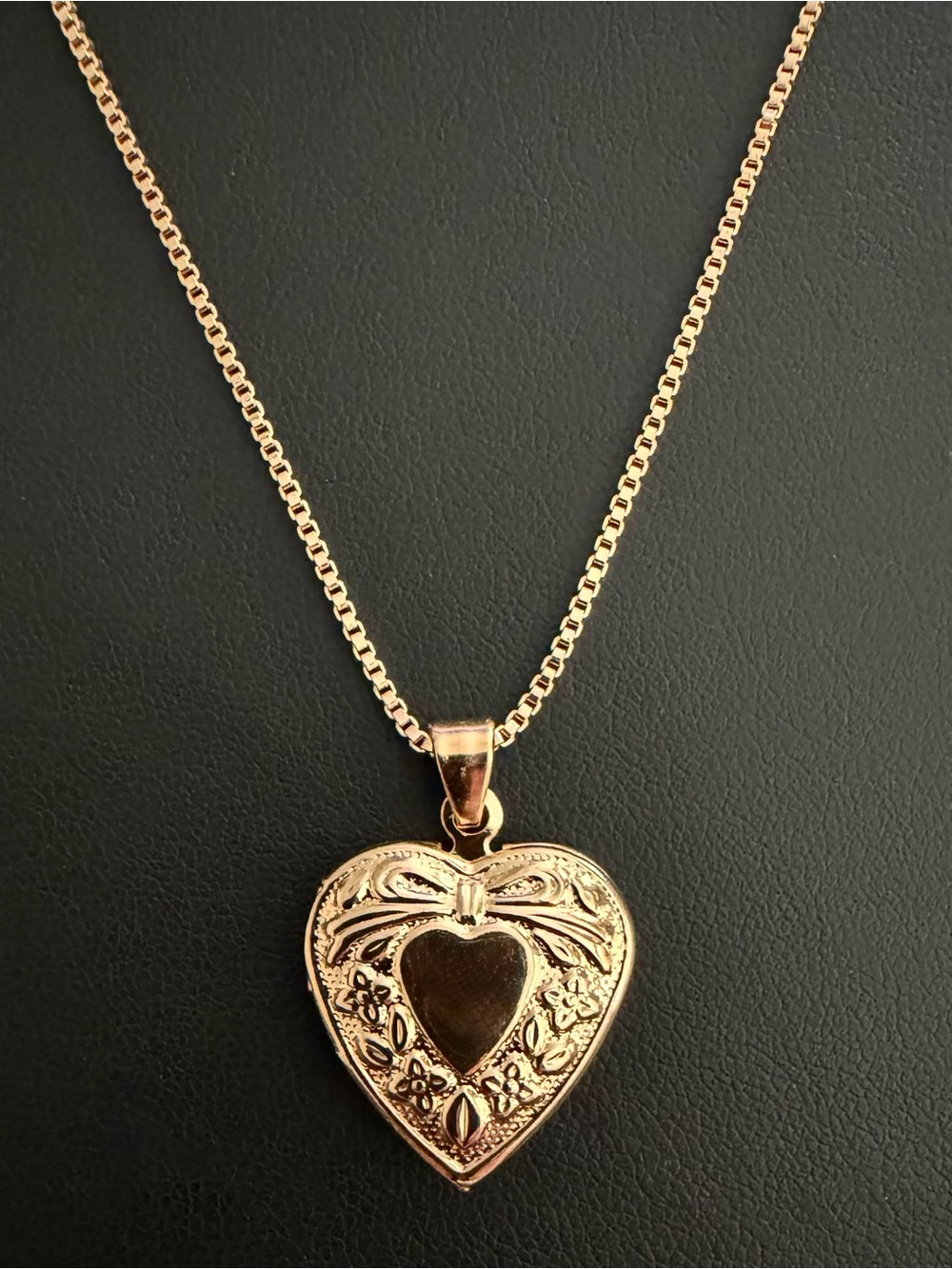 Vintage-Inspired Engraved Gold Heart Locket Necklace 💛